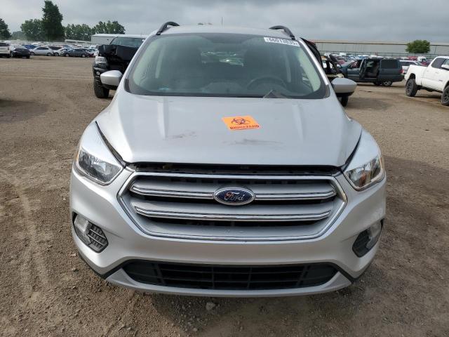 1FMCU0GD4JUD27825 - 2018 FORD ESCAPE SE Silber Foto 5