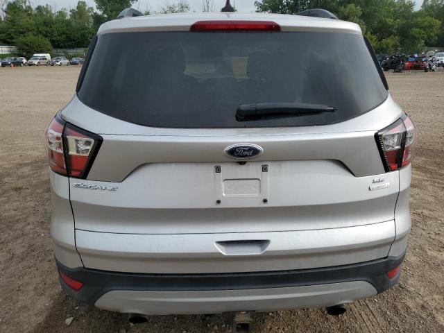 1FMCU0GD4JUD27825 - 2018 FORD ESCAPE SE Silber Foto 6