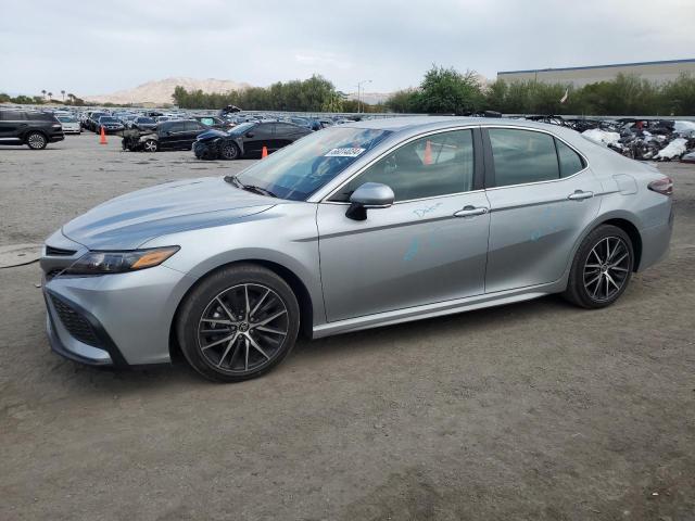 4T1G11AKXPU165957 - 2023 TOYOTA CAMRY SE NIGHT SHADE SILVER photo 1