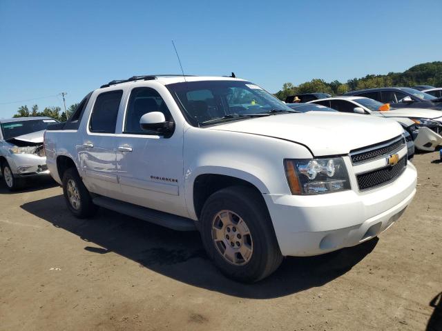 3GNTKEE73CG215664 - 2012 CHEVROLET AVALANCHE LS WHITE photo 4