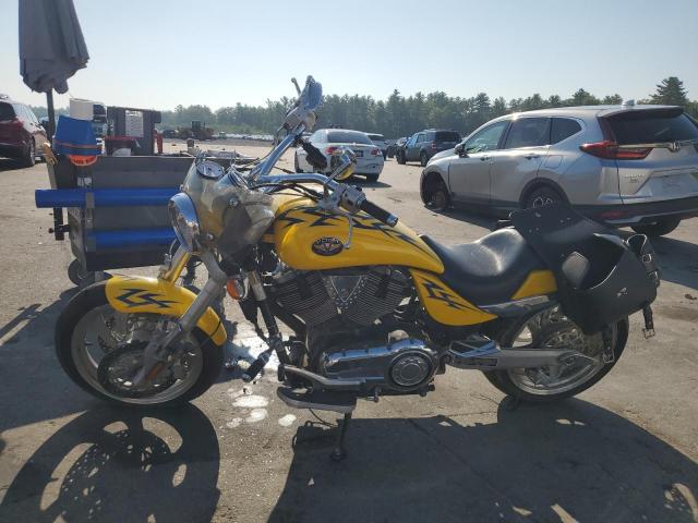 5VPHB26D363002921 - 2006 VICTORY MOTORCYCLES HAMMER Դեղին լուսանկար 3