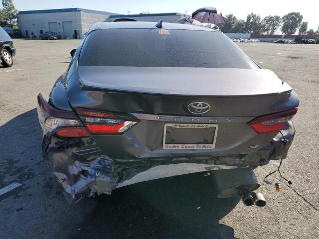 4T1G11AK9NU630483 - 2022 TOYOTA CAMRY SE GRAY photo 6