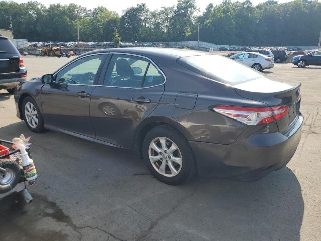 4T1B11HK0JU554744 - 2018 TOYOTA CAMRY L BROWN photo 2