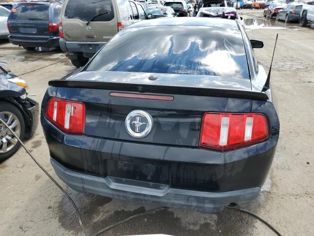 1ZVBP8AN8A5168774 - 2010 FORD MUSTANG BLACK photo 6