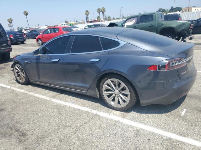 5YJSA1E26JF295680 - 2018 TESLA MODEL S رمادي صورة 2