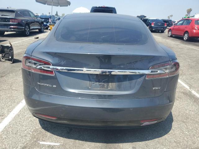 5YJSA1E26JF295680 - 2018 TESLA MODEL S رمادي صورة 6