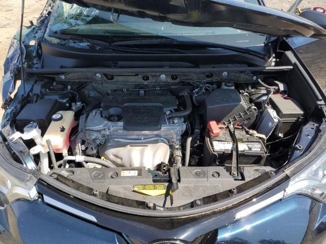 JTMBFREV1JJ246809 - 2018 TOYOTA RAV4 LE Blau Foto 12