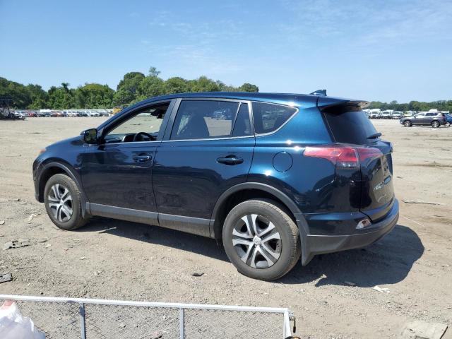 JTMBFREV1JJ246809 - 2018 TOYOTA RAV4 LE Blau Foto 2