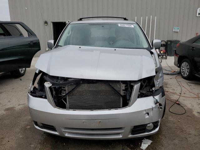 2D4RN5D14AR244902 - 2010 DODGE GRAND CARA SXT SILVER photo 5