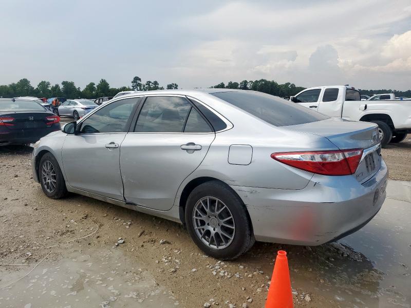 4T4BF1FKXFR500174 - 2015 TOYOTA CAMRY LE SILVER photo 2