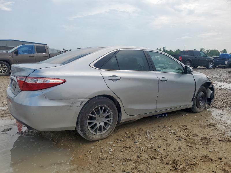 4T4BF1FKXFR500174 - 2015 TOYOTA CAMRY LE SILVER photo 3