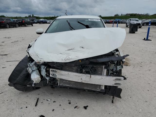 1N4BL4BV6KC169561 - 2019 NISSAN ALTIMA S WHITE photo 5