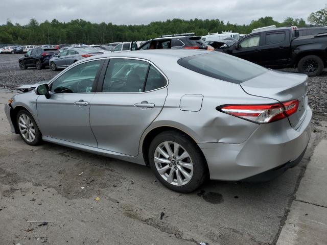 4T1B11HK1JU035623 - 2018 TOYOTA CAMRY L 银色 照片 2