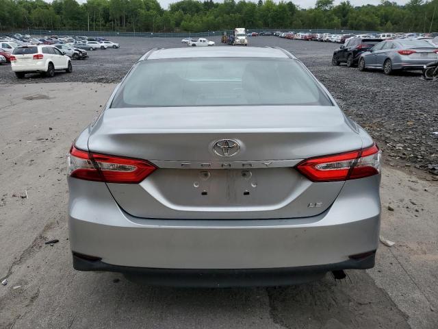 4T1B11HK1JU035623 - 2018 TOYOTA CAMRY L 银色 照片 6