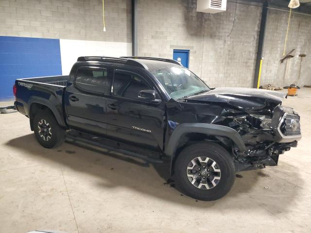 3TMCZ5AN6JM174762 - 2018 TOYOTA TACOMA DOUBLE CAB Schwarz Foto 4