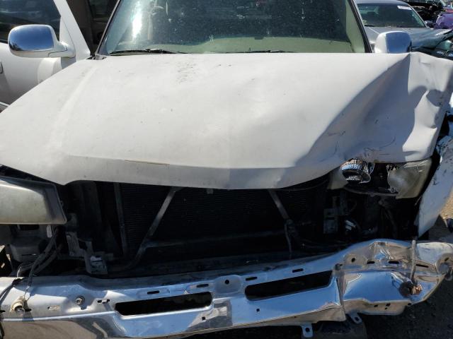 2GCEC19V031335804 - 2003 CHEVROLET SILVERADO C1500 WHITE photo 11