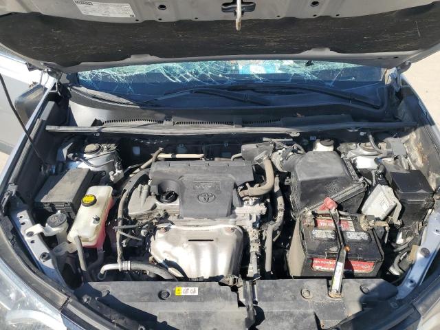 2T3ZFREV3JW518356 - 2018 TOYOTA RAV4 LE 银色 照片 11