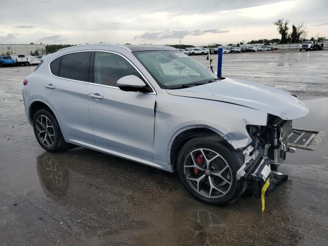 ZASPAKBN8M7D15410 - 2021 ALFA ROMEO STELVIO TI WHITE photo 4