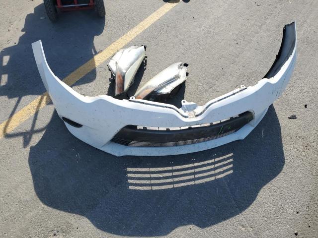 5YFBURHE0FP361812 - 2015 TOYOTA COROLLA L Weiß Foto 12