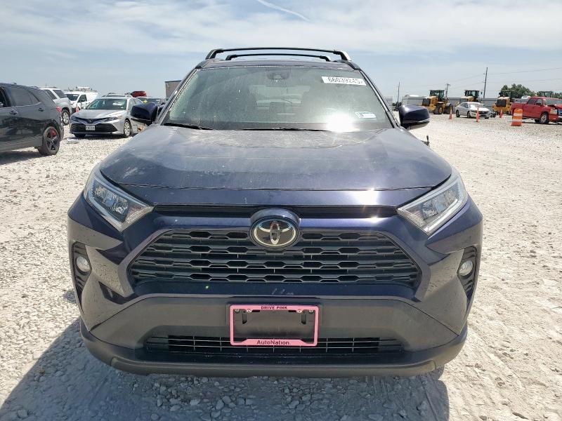 2T3W1RFV5MW139458 - 2021 TOYOTA RAV4 XLE BLUE photo 5