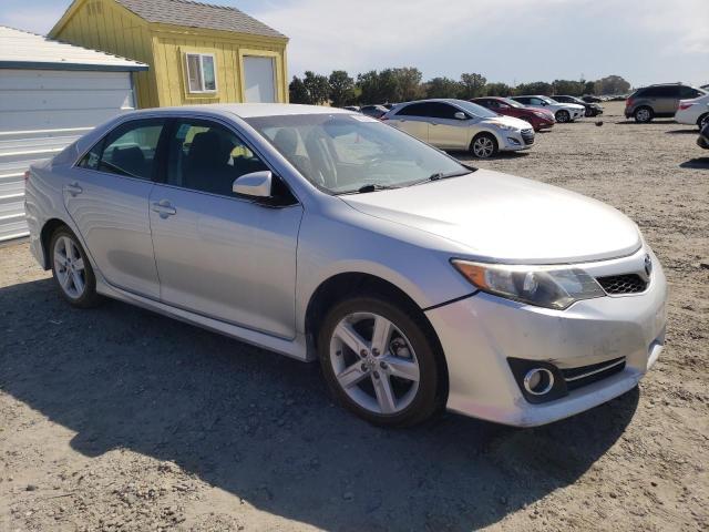 4T1BF1FK2DU682489 - 2013 TOYOTA CAMRY L 银色 照片 4