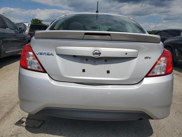 3N1CN7APXKL868311 - 2019 NISSAN VERSA S WHITE photo 6