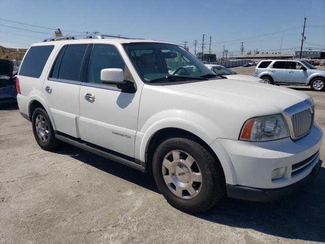 5LMFU28515LJ04439 - 2005 LINCOLN NAVIGATOR WHITE photo 4