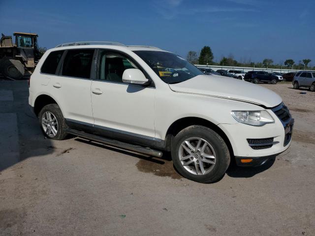 WVGBE77L49D001818 - 2009 VOLKSWAGEN TOUAREG 2 V6 WHITE photo 4