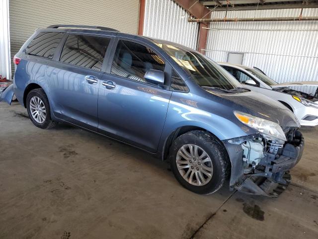 5TDYZ3DC3HS802534 - 2017 TOYOTA SIENNA XLE BLUE photo 4