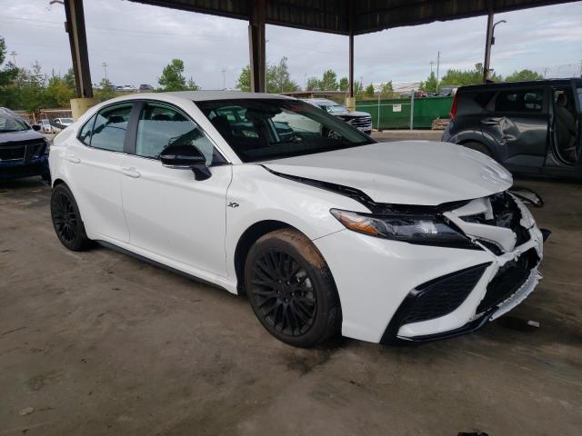 4T1T11AK4PU764013 - 2023 TOYOTA CAMRY SE NIGHT SHADE WHITE photo 4