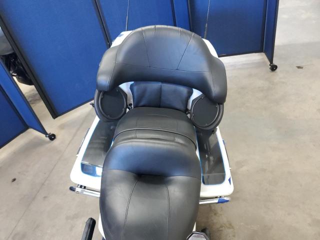 1HD1FC4168Y702567 - 2008 HARLEY-DAVIDSON FLHTCUI 白色 照片 6