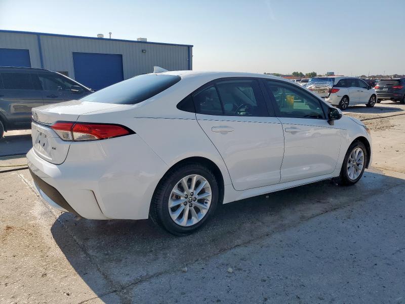 5YFHPRAE6LP020647 - 2020 TOYOTA COROLLA LE WHITE photo 3