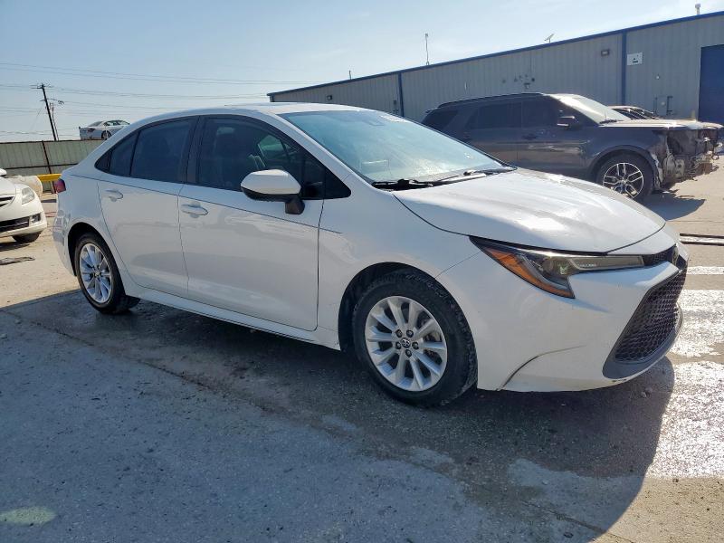 5YFHPRAE6LP020647 - 2020 TOYOTA COROLLA LE WHITE photo 4