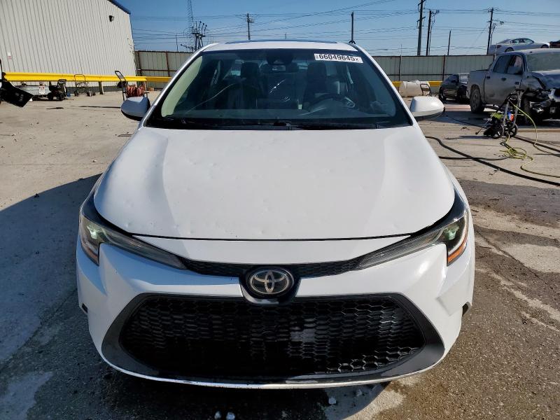 5YFHPRAE6LP020647 - 2020 TOYOTA COROLLA LE WHITE photo 5