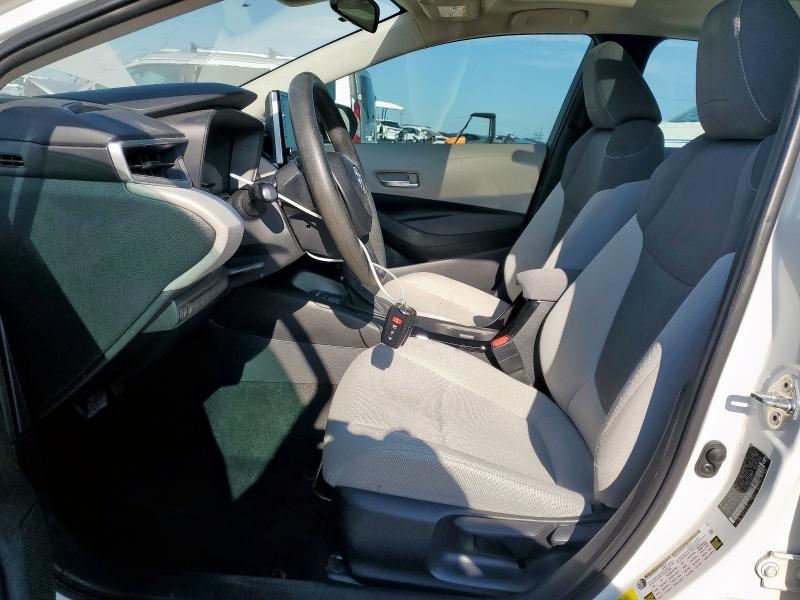 5YFHPRAE6LP020647 - 2020 TOYOTA COROLLA LE WHITE photo 7