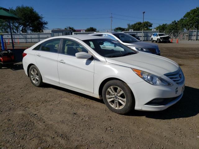 5NPEB4AC2DH803580 - 2013 HYUNDAI SONATA GLS WHITE photo 4