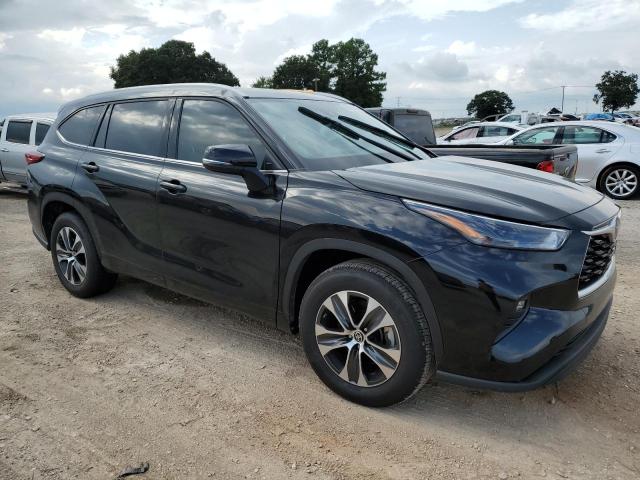 5TDGZRAH9NS555918 - 2022 TOYOTA HIGHLANDER XLE BLACK photo 4