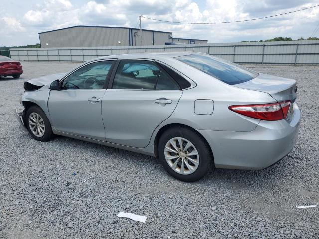 4T4BF1FK7GR570846 - 2016 TOYOTA CAMRY LE SILVER photo 2