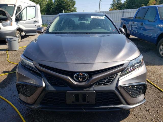 4T1G11BKXPU092393 - 2023 TOYOTA CAMRY SE NIGHT SHADE GRAY photo 5
