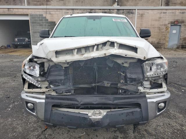5TFUM5F11GX068134 - 2016 TOYOTA TUNDRA DOUBLE CAB SR/SR5 WHITE photo 5