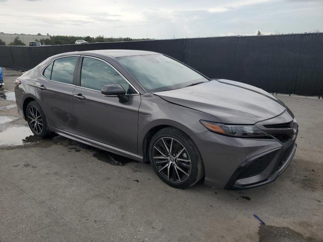 4T1G11AK1RU206561 - 2024 TOYOTA CAMRY SE NIGHT SHADE GRAY photo 4