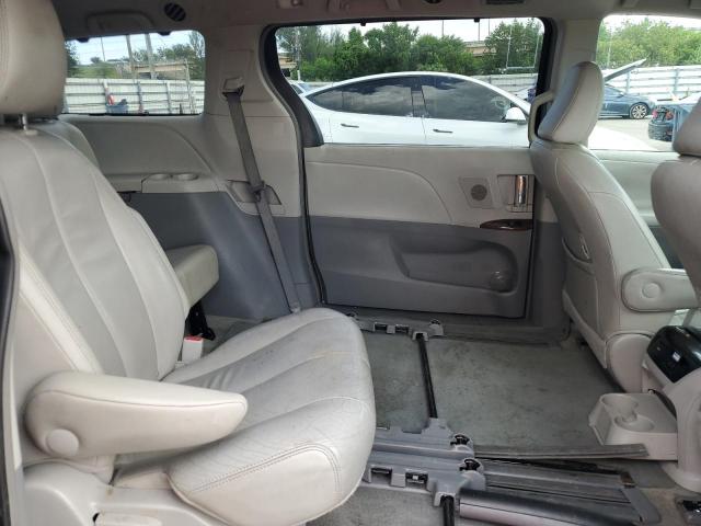 5TDYK3DC7DS389872 - 2013 TOYOTA SIENNA XLE GRAY photo 11