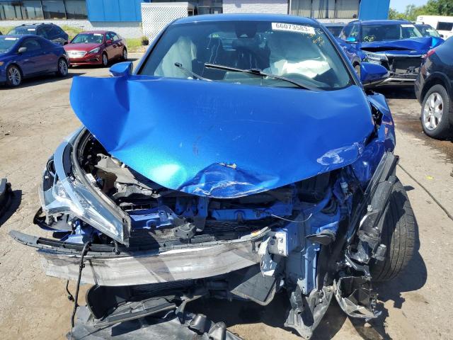 NMTKHMBX7JR029480 - 2018 TOYOTA C-HR XLE BLUE photo 5