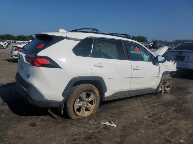 2T3P1RFV4RC455026 - 2024 TOYOTA RAV4 XLE Weiß Foto 3