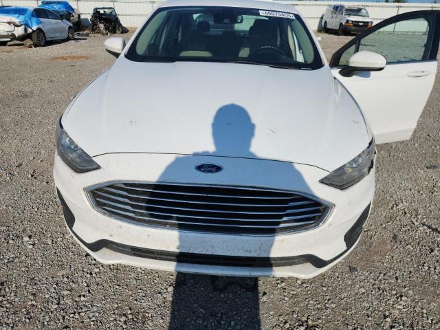 3FA6P0LU1KR242003 - 2019 FORD FUSION SE Weiß Foto 11