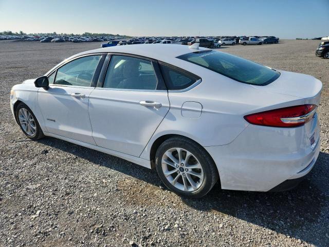 3FA6P0LU1KR242003 - 2019 FORD FUSION SE Weiß Foto 2