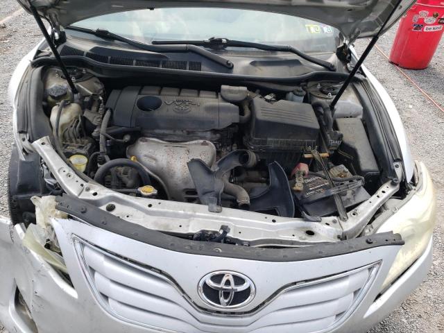 4T1BF3EK4BU724073 - 2011 TOYOTA CAMRY BASE SILVER photo 11