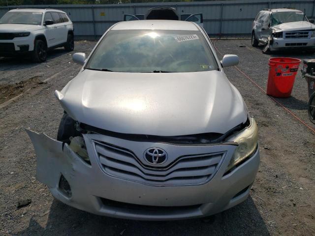 4T1BF3EK4BU724073 - 2011 TOYOTA CAMRY BASE SILVER photo 5