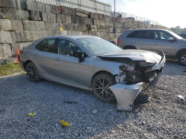 4T1F31AKXMU025554 - 2021 TOYOTA CAMRY XLE SILVER photo 4