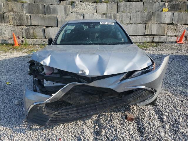 4T1F31AKXMU025554 - 2021 TOYOTA CAMRY XLE SILVER photo 5
